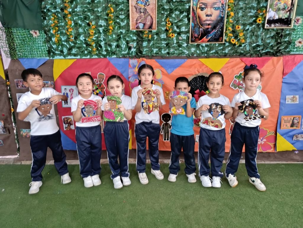 Mural y manualidades del Día de la Etnia Negra en Saint Joseph Craftsman