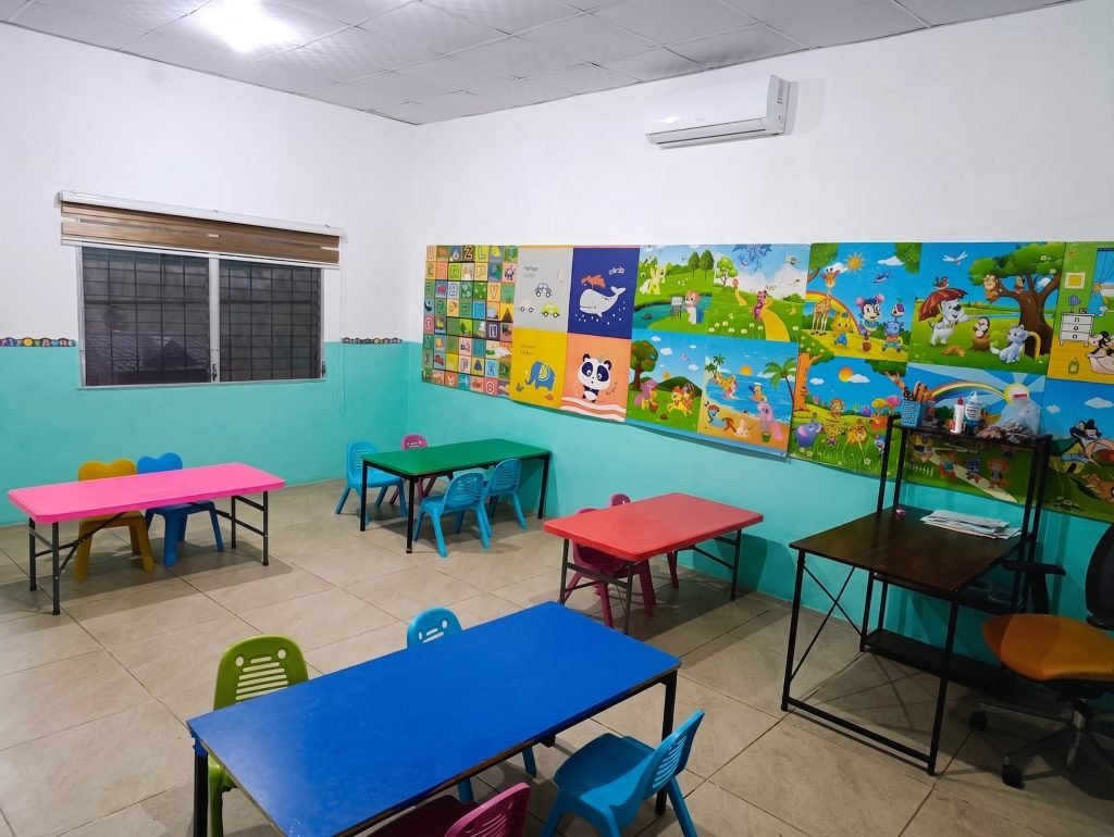 Salón con Murales Didácticos