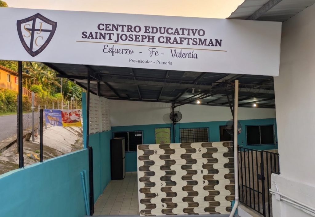 Entrada del Colegio