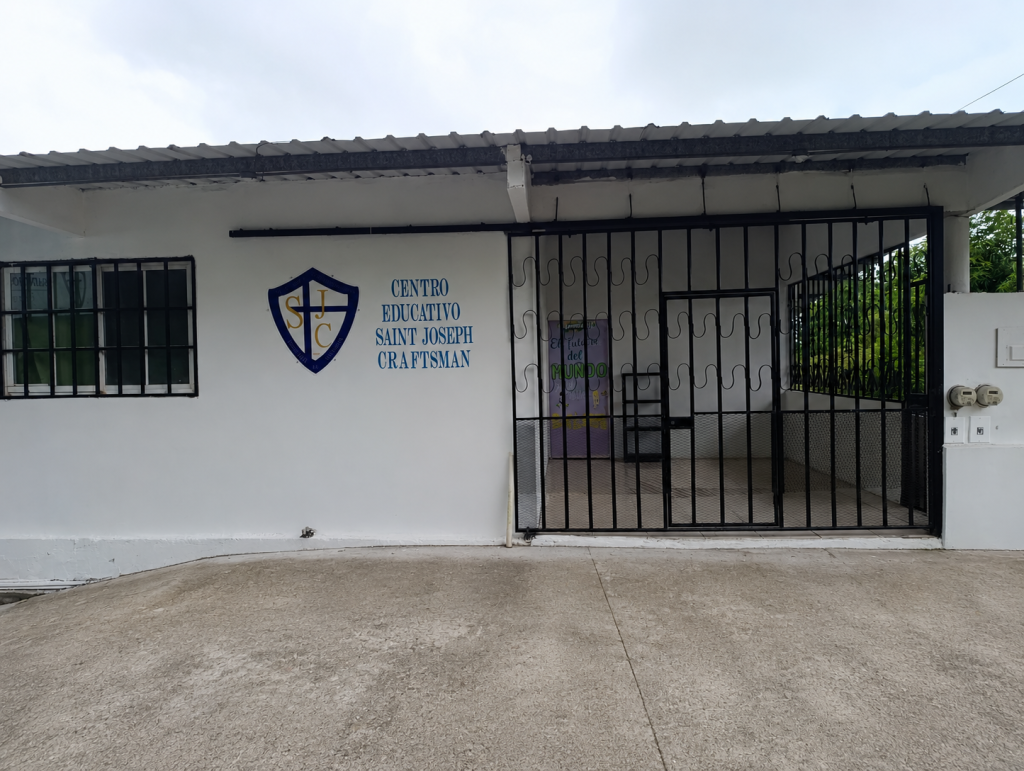 Fachada Principal e Ingreso